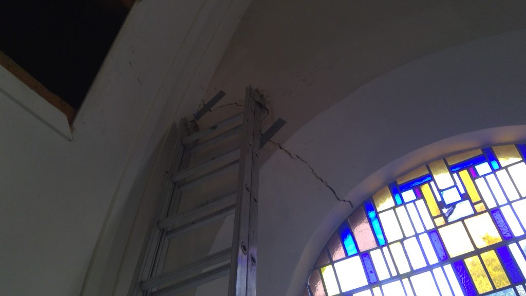 Kerk in Nieuwe Pekela - fundering verzakt Kerk in Nieuwe Pekela - fundering verzakt